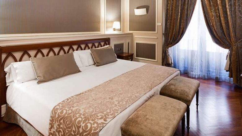 <b>Catalonia Las Cortes Hotel Suite</b>. Images powered by <a href="https://iceportal.shijigroup.com/" title="IcePortal" target="_blank">IcePortal</a>.