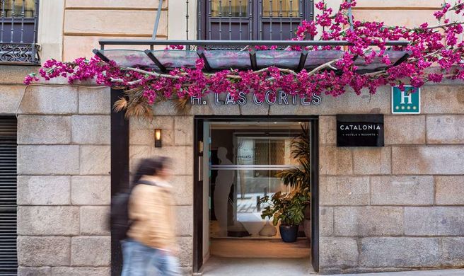 Catalonia Las Cortes Hotel Exterior