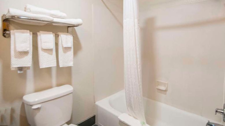 <b>Sleep Inn and Suites Tuscaloosa East Room</b>. Images powered by <a href="https://iceportal.shijigroup.com/" title="IcePortal" target="_blank">IcePortal</a>.