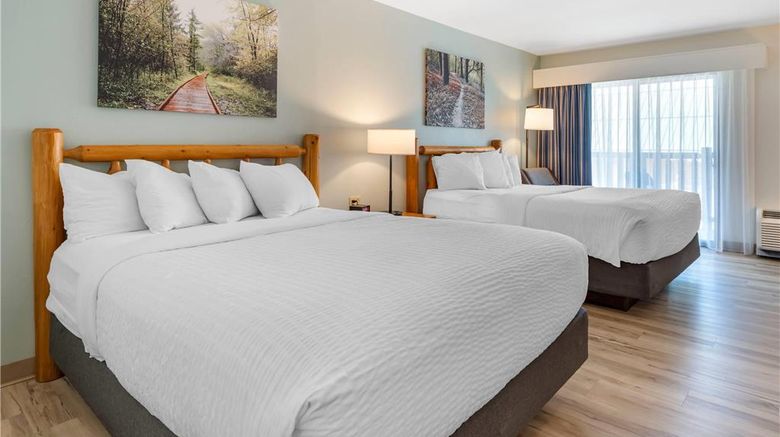 <b>Three Bears Resort Room</b>. Images powered by <a href="https://iceportal.shijigroup.com/" title="IcePortal" target="_blank">IcePortal</a>.