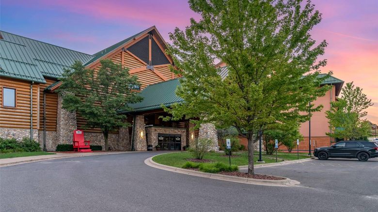 <b>Three Bears Resort Exterior</b>. Images powered by <a href="https://iceportal.shijigroup.com/" title="IcePortal" target="_blank">IcePortal</a>.