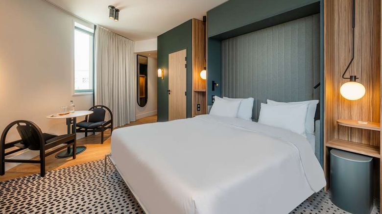 <b>Radisson Hotel Reims Suite</b>. Images powered by <a href="https://iceportal.shijigroup.com/" title="IcePortal" target="_blank">IcePortal</a>.