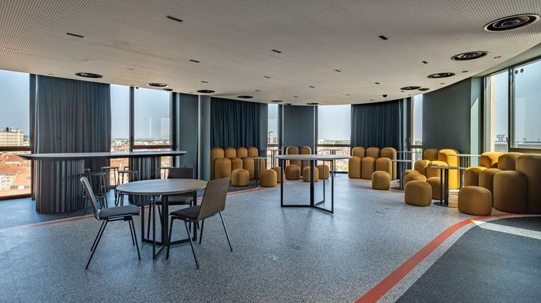 <b>Radisson Hotel Reims Meeting</b>. Images powered by <a href="https://iceportal.shijigroup.com/" title="IcePortal" target="_blank">IcePortal</a>.