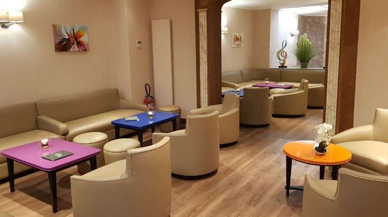 <b>Champerret Elysees Restaurant</b>. Images powered by <a href="https://iceportal.shijigroup.com/" title="IcePortal" target="_blank">IcePortal</a>.