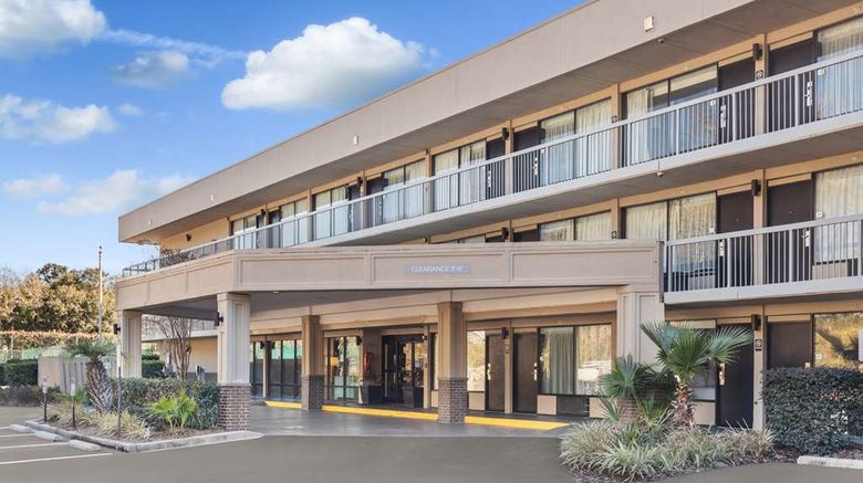 <b>Spark by Hilton Hilton Head Island Exterior</b>. Images powered by <a href="https://iceportal.shijigroup.com/" title="IcePortal" target="_blank">IcePortal</a>.