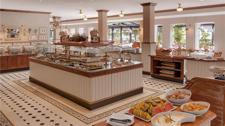 <b>Precise Resort Rugen Restaurant</b>. Images powered by <a href="https://iceportal.shijigroup.com/" title="IcePortal" target="_blank">IcePortal</a>.