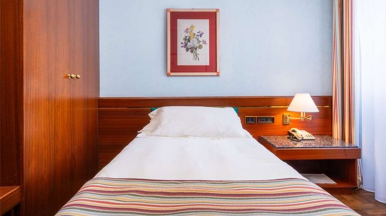 <b>Crivis Hotel Room</b>. Images powered by <a href="https://iceportal.shijigroup.com/" title="IcePortal" target="_blank">IcePortal</a>.