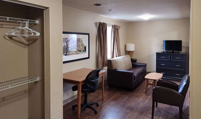 Suburban Studios Columbus - Dublin Room