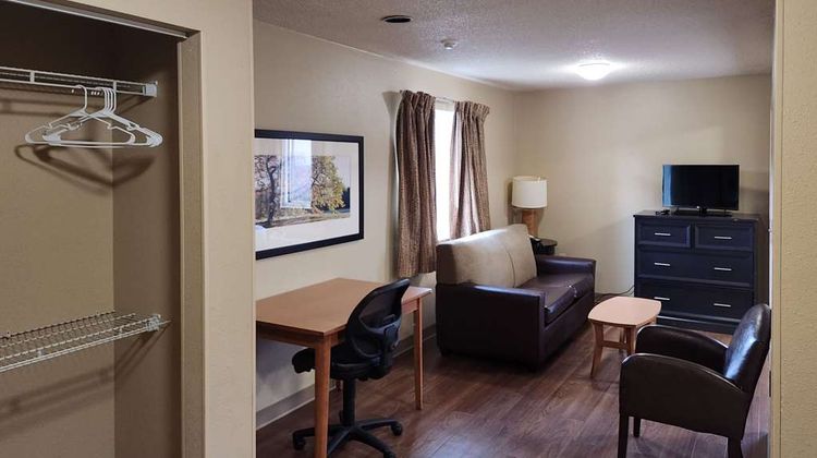 Suburban Studios Columbus - Dublin Room