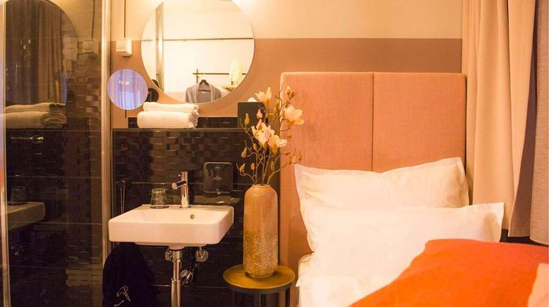 <b>Hotel Neuer Fritz Berlin Room</b>. Images powered by <a href="https://iceportal.shijigroup.com/" title="IcePortal" target="_blank">IcePortal</a>.