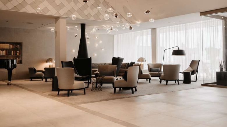 <b>Hotel Oeschberghof Lobby</b>. Images powered by <a href="https://iceportal.shijigroup.com/" title="IcePortal" target="_blank">IcePortal</a>.