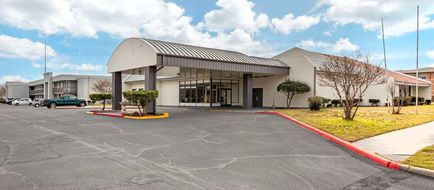 Suburban Studios Gainesville Exterior