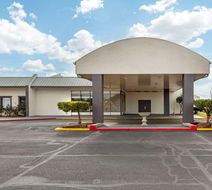 Suburban Studios Gainesville Exterior