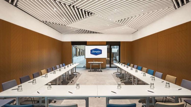 <b>Hampton by Hilton Tallinn Meeting</b>. Images powered by <a href="https://iceportal.shijigroup.com/" title="IcePortal" target="_blank">IcePortal</a>.