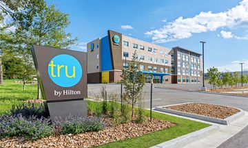 Tru by Hilton Kansas City Airport
