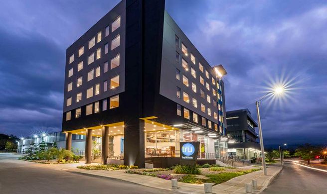 Tru by Hilton Cali Sur Exterior