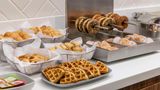 Tru by Hilton Cali Sur Restaurant