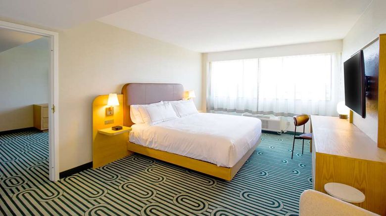 <b>DoubleTree by Hilton Clarksville Room</b>. Images powered by <a href="https://iceportal.shijigroup.com/" title="IcePortal" target="_blank">IcePortal</a>.