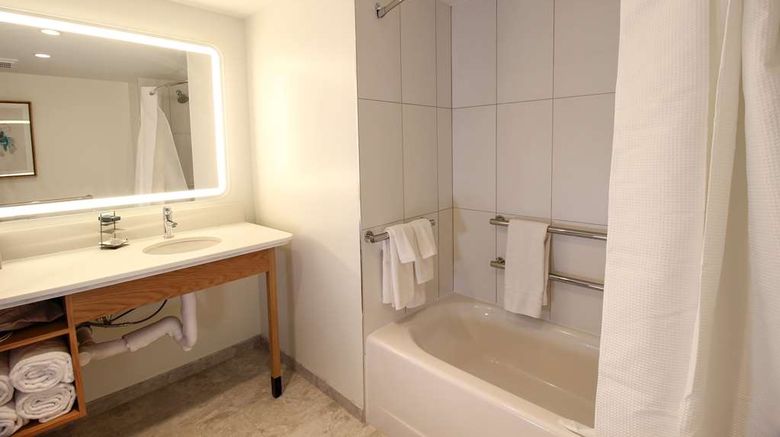 <b>DoubleTree by Hilton Clarksville Room</b>. Images powered by <a href="https://iceportal.shijigroup.com/" title="IcePortal" target="_blank">IcePortal</a>.