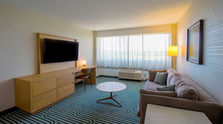 <b>DoubleTree by Hilton Clarksville Room</b>. Images powered by <a href="https://iceportal.shijigroup.com/" title="IcePortal" target="_blank">IcePortal</a>.
