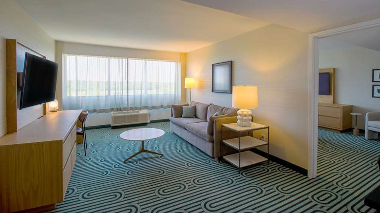 <b>DoubleTree by Hilton Clarksville Room</b>. Images powered by <a href="https://iceportal.shijigroup.com/" title="IcePortal" target="_blank">IcePortal</a>.