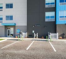 Tru Dixon Exterior