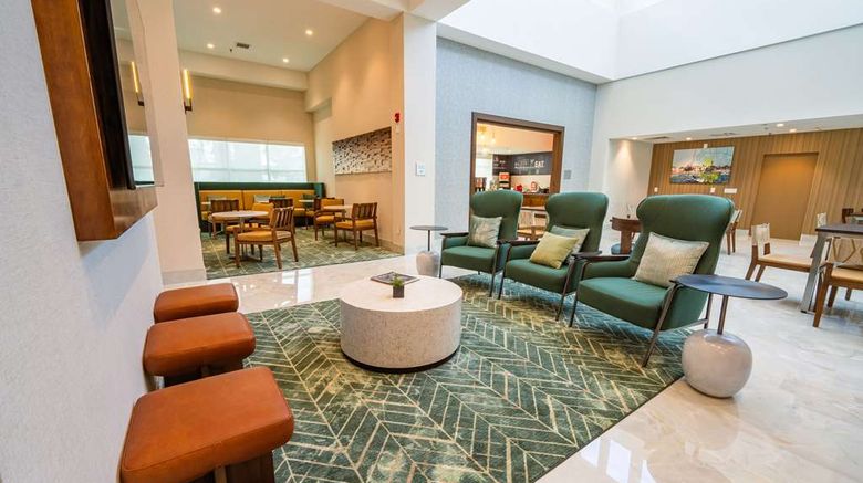 <b>Hampton Inn Downtown Historic District Lobby</b>. Images powered by <a href="https://iceportal.shijigroup.com/" title="IcePortal" target="_blank">IcePortal</a>.