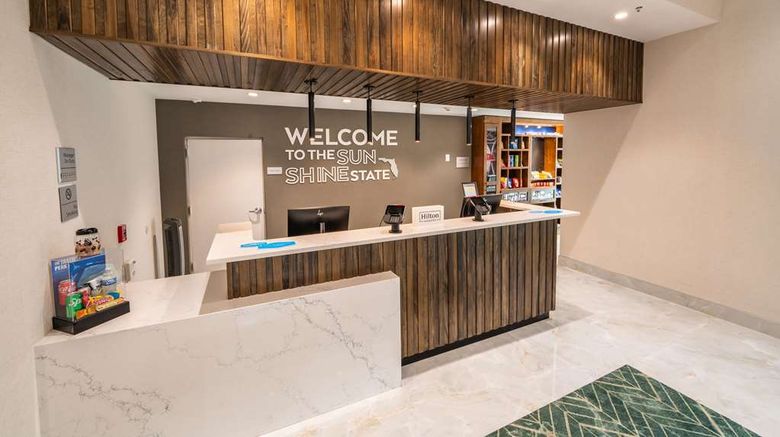 <b>Hampton Inn Downtown Historic District Lobby</b>. Images powered by <a href="https://iceportal.shijigroup.com/" title="IcePortal" target="_blank">IcePortal</a>.