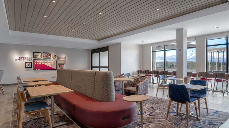 <b>Home2 Suites Sheboygan Lobby</b>. Images powered by <a href="https://iceportal.shijigroup.com/" title="IcePortal" target="_blank">IcePortal</a>.