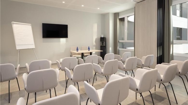 <b>Hampton by Hilton Malaga Martiricos Meeting</b>. Images powered by <a href="https://iceportal.shijigroup.com/" title="IcePortal" target="_blank">IcePortal</a>.