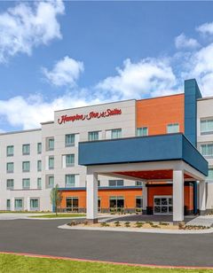Hampton Inn Suites Hilton Airport