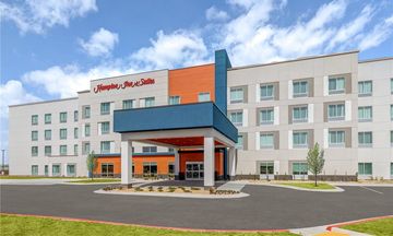 Hampton Inn Suites Hilton Airport
