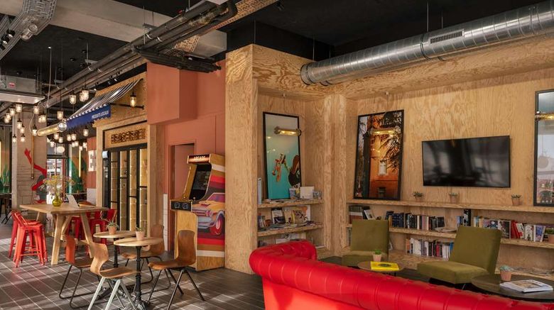 <b>EKLO Toulouse Lobby</b>. Images powered by <a href="https://iceportal.shijigroup.com/" title="IcePortal" target="_blank">IcePortal</a>.