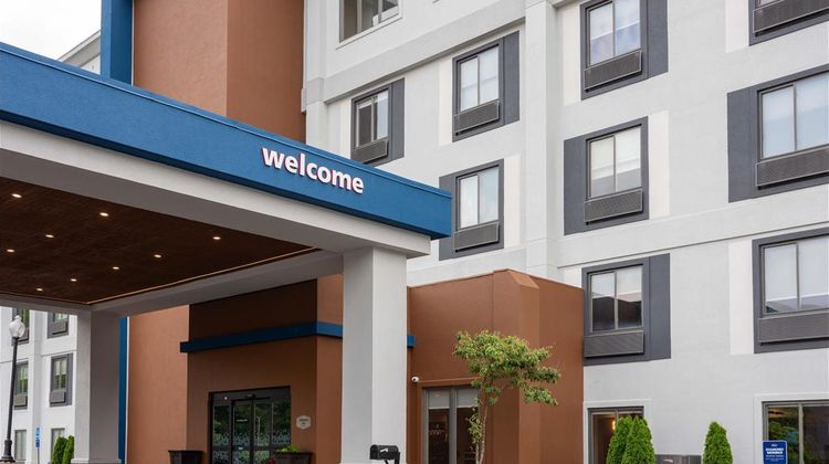 Hampton Inn Norton Exterior