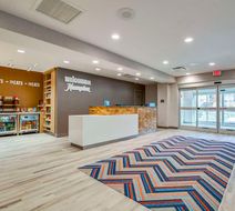 Hampton Hilton East Oxmoor Lobby