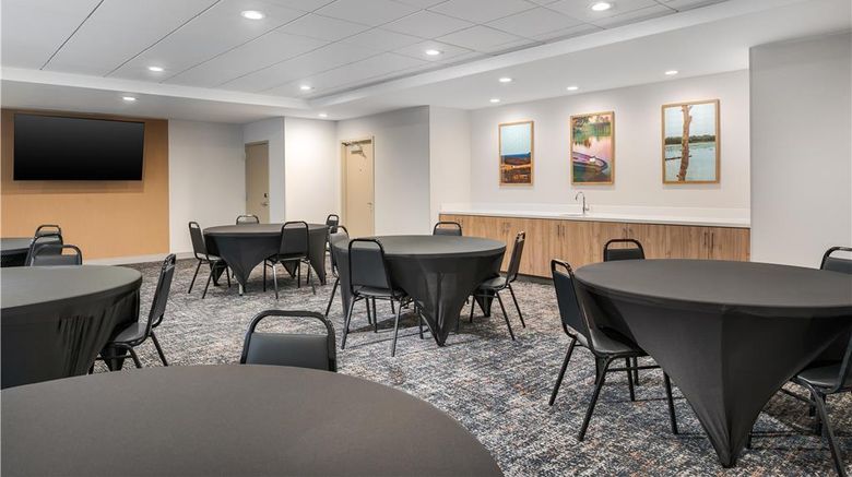 <b>Hampton Inn and Suites Alpena Meeting</b>. Images powered by <a href="https://iceportal.shijigroup.com/" title="IcePortal" target="_blank">IcePortal</a>.
