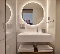 Hampton by Hilton Lyon Room