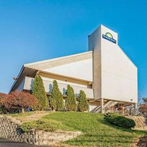 Days Inn by Wyndham Cincinnati I-71