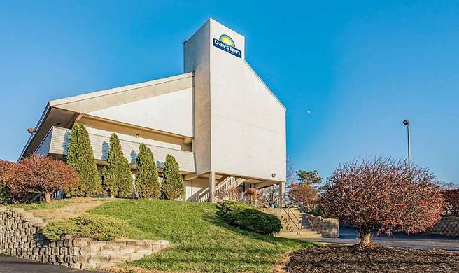 Days Inn by Wyndham Cincinnati I-71 Exterior