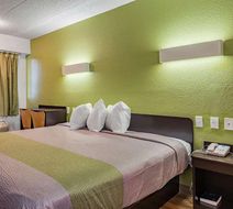 Days Inn by Wyndham Cincinnati I-71 Room