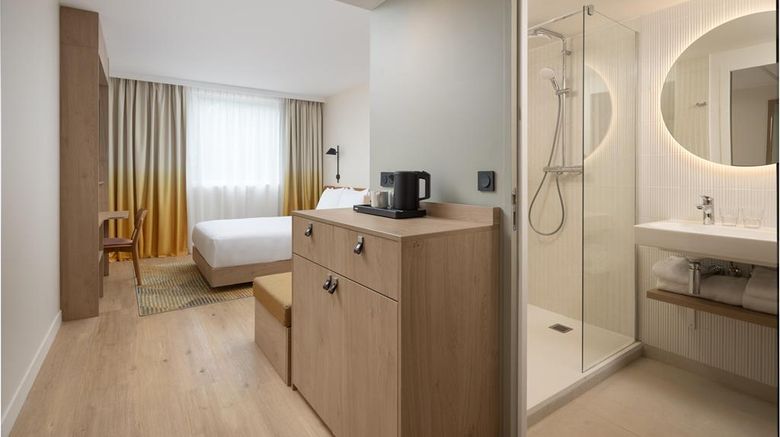 <b>Hampton by Hilton Charles de Gaulle Room</b>. Images powered by <a href="https://iceportal.shijigroup.com/" title="IcePortal" target="_blank">IcePortal</a>.