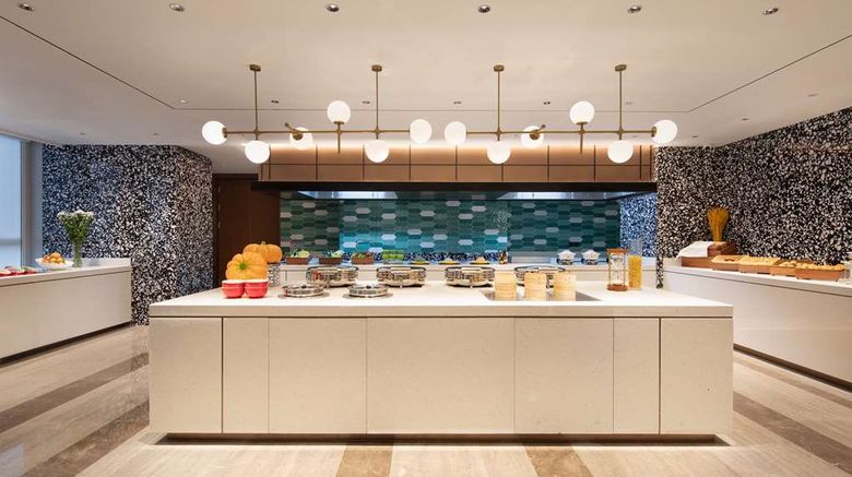 <b>Hilton Garden Inn Daxing Jinyuan Road Restaurant</b>. Images powered by <a href="https://iceportal.shijigroup.com/" title="IcePortal" target="_blank">IcePortal</a>.