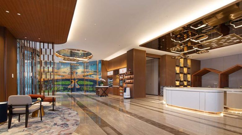 <b>Hilton Garden Inn Daxing Jinyuan Road Lobby</b>. Images powered by <a href="https://iceportal.shijigroup.com/" title="IcePortal" target="_blank">IcePortal</a>.