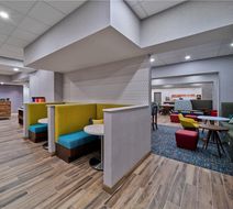 Hampton Inn Hilton UN Medical Ctr Lobby