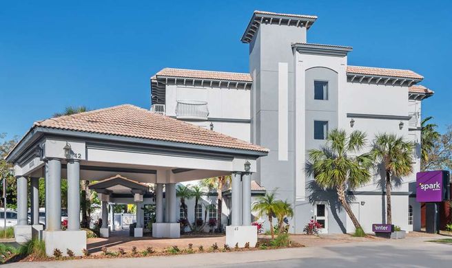 Spark by Hilton Historic District Exterior