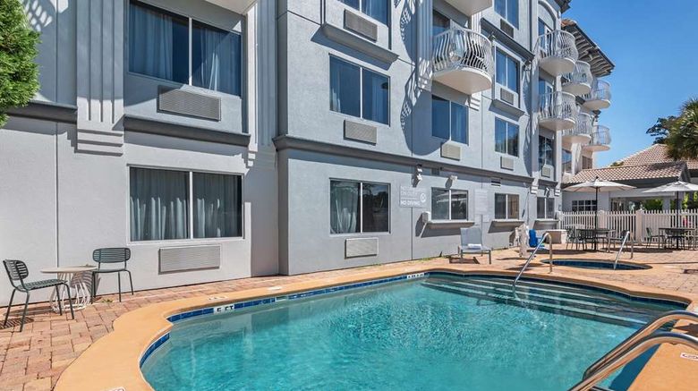 <b>Spark by Hilton Historic District Pool</b>. Images powered by <a href="https://iceportal.shijigroup.com/" title="IcePortal" target="_blank">IcePortal</a>.