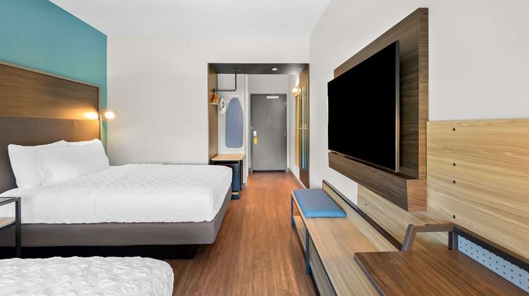 Tru by Hilton Lexington Room