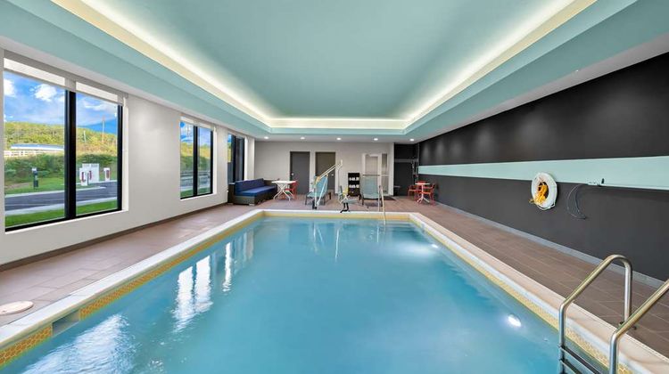 Tru by Hilton Lexington Pool