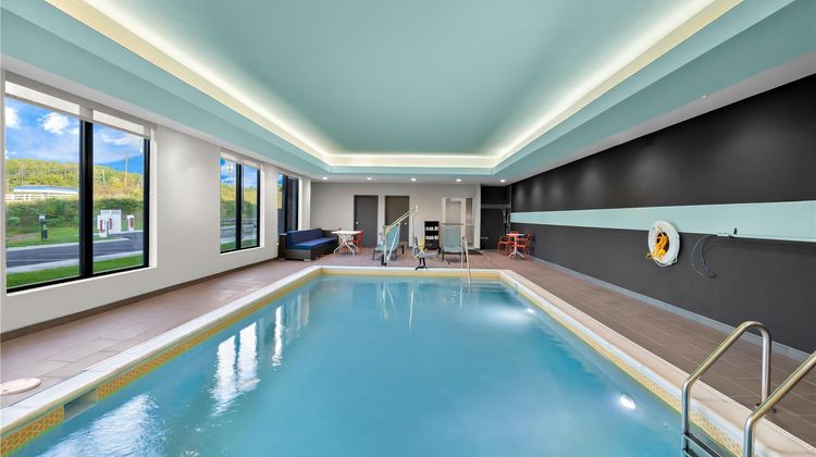 Tru by Hilton Lexington Pool