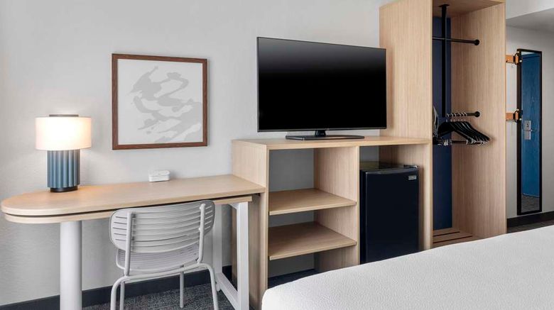 <b>Spark by Hilton Orlando near SeaWorld Room</b>. Images powered by <a href="https://iceportal.shijigroup.com/" title="IcePortal" target="_blank">IcePortal</a>.